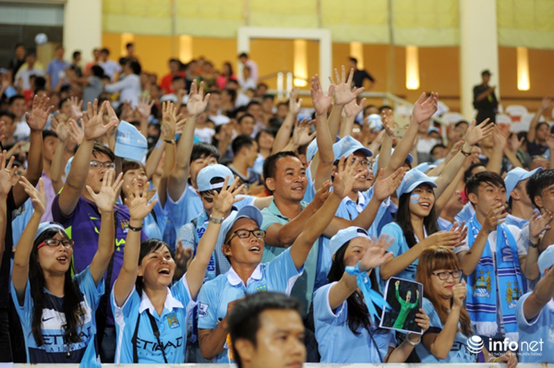 Xem tuyển thủ CLB ManCity và đội tuyển Việt Nam tập luyện trước trận đấu - ảnh 11