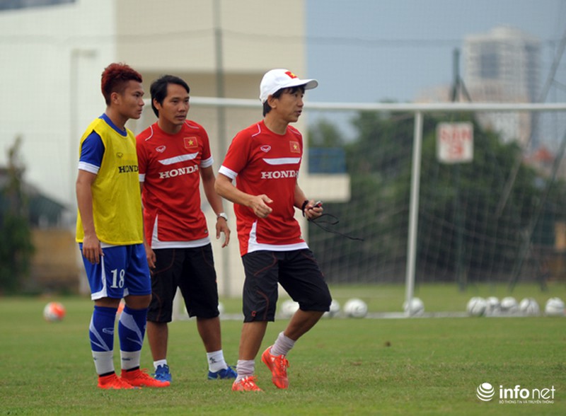 Xem tuyển thủ CLB ManCity và đội tuyển Việt Nam tập luyện trước trận đấu - ảnh 2