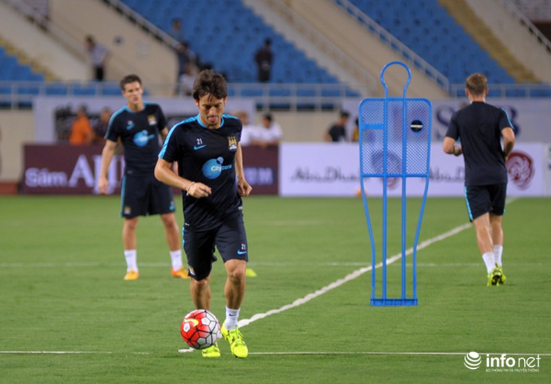 Xem tuyển thủ CLB ManCity và đội tuyển Việt Nam tập luyện trước trận đấu - ảnh 8
