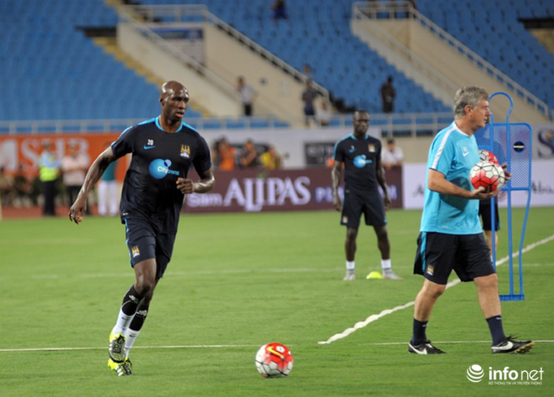 Xem tuyển thủ CLB ManCity và đội tuyển Việt Nam tập luyện trước trận đấu - ảnh 6