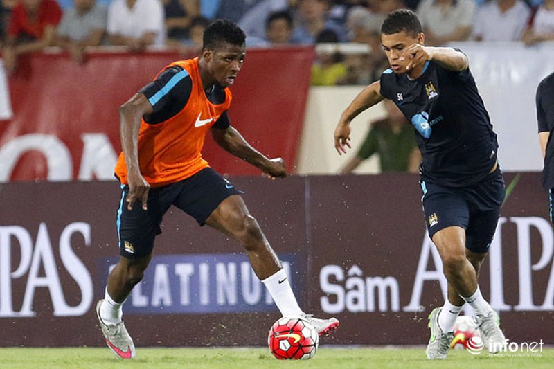 Xem tuyển thủ CLB ManCity và đội tuyển Việt Nam tập luyện trước trận đấu - ảnh 9