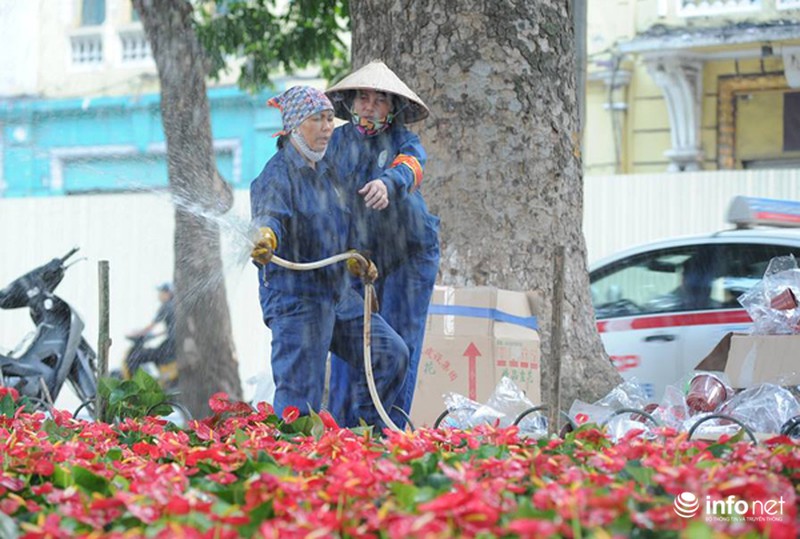 Thủ đô Hà Nội đang được trang trí bằng