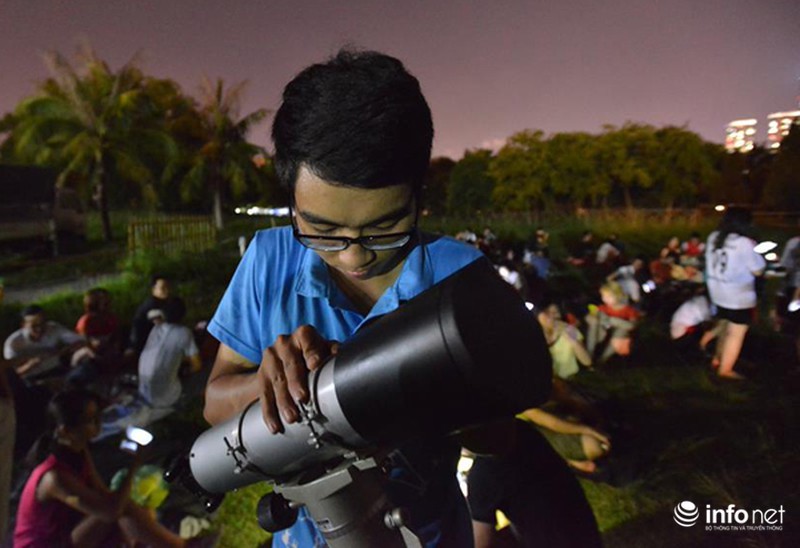 Thức đêm đón mưa sao băng, hàng trăm bạn trẻ