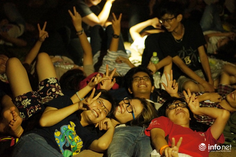 Thức đêm đón mưa sao băng, hàng trăm bạn trẻ