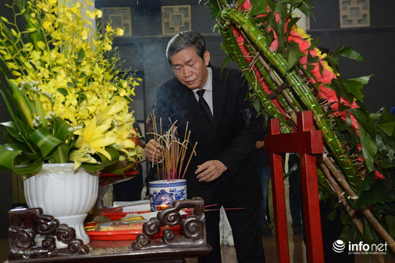 Lãnh đạo Đảng, Nhà nước đến viếng nhà báo Hữu Thọ - ảnh 11