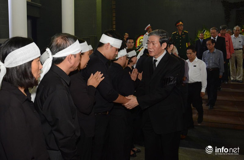 Lãnh đạo Đảng, Nhà nước đến viếng nhà báo Hữu Thọ - ảnh 12