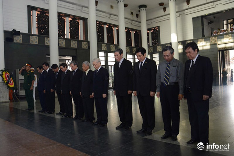 Lãnh đạo Đảng, Nhà nước đến viếng nhà báo Hữu Thọ - ảnh 5