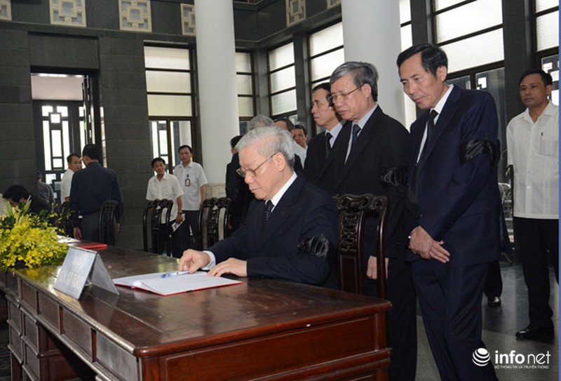 Lãnh đạo Đảng, Nhà nước đến viếng nhà báo Hữu Thọ - ảnh 6