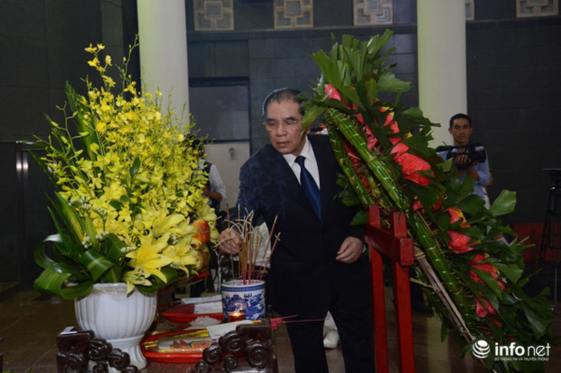 Lãnh đạo Đảng, Nhà nước đến viếng nhà báo Hữu Thọ - ảnh 9
