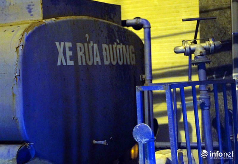 Hà Nội: Người dân phải mua nước từ... xe rửa đường với giá đắt đỏ - ảnh 2