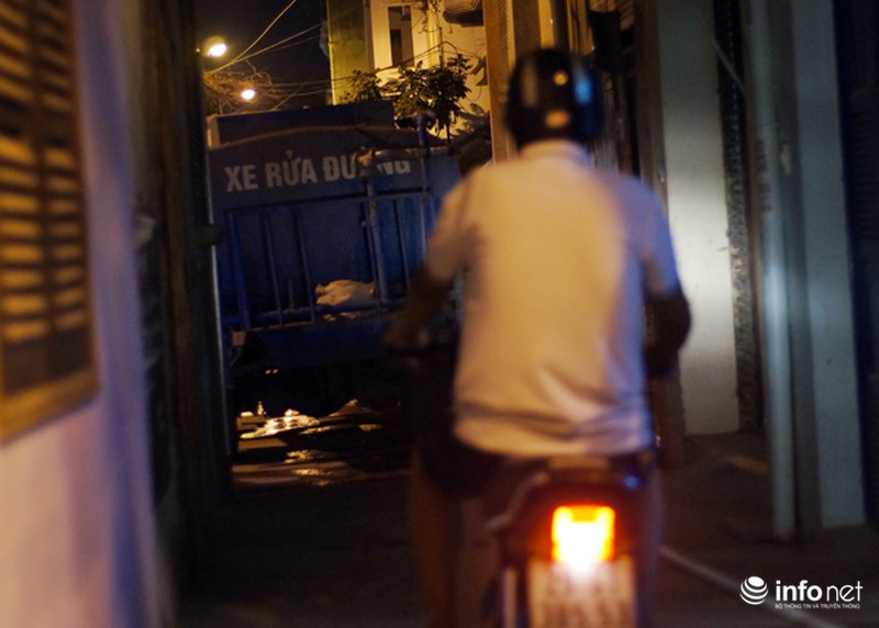 Hà Nội: Người dân phải mua nước từ... xe rửa đường với giá đắt đỏ - ảnh 3