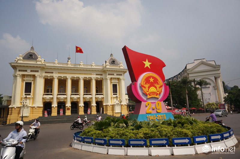 Hà Nội rực rỡ cờ hoa chào đón Quốc khánh 2/9 - ảnh 1