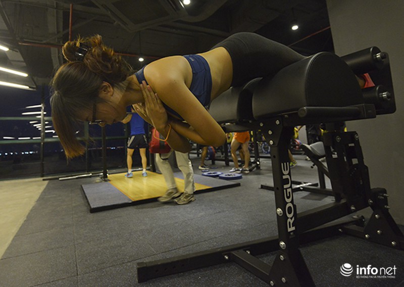 Độc đáo những bài tập Gym lạ chưa từng có ở Hà Nội - ảnh 4