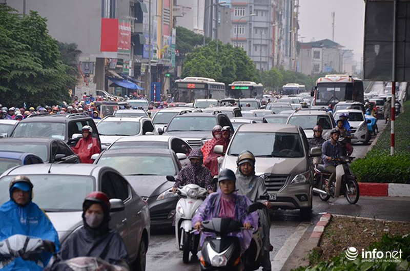 Sáng đầu tuần, người Hà Nội