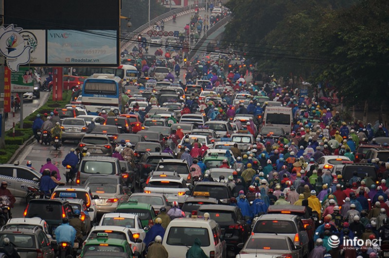 Sáng đầu tuần, người Hà Nội