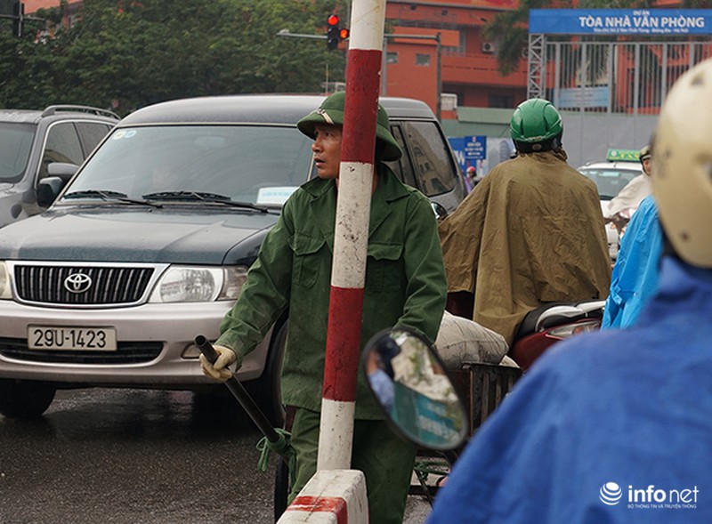 Sáng đầu tuần, người Hà Nội