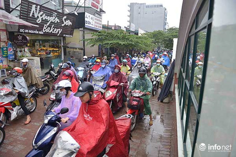 Sáng đầu tuần, người Hà Nội