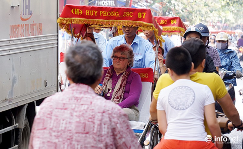 Du khách bị