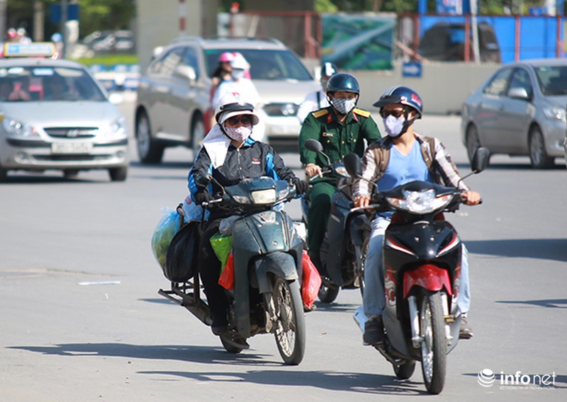 Giữa tháng 11, thời tiết Hà Nội vẫn nóng như đổ lửa - ảnh 5