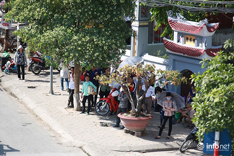 Giữa tháng 11, thời tiết Hà Nội vẫn nóng như đổ lửa - ảnh 9