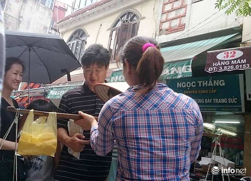 Du khách bị