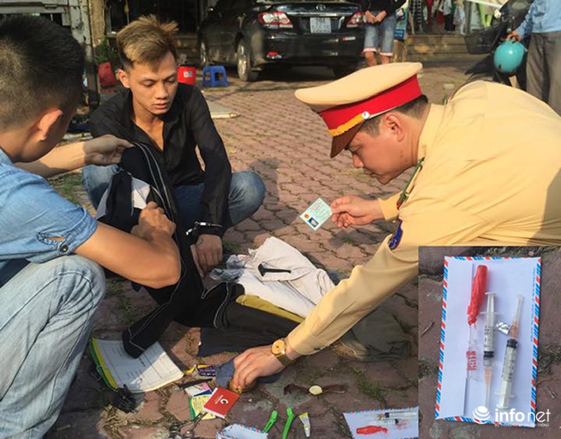 Bắt đối tượng mang theo heroin và xilanh vừa qua sử dụng theo người - ảnh 1
