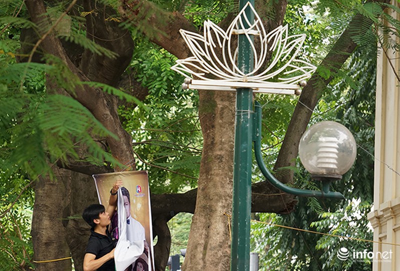 Phun sơn thông báo vi phạm lên panô quảng cáo khắp đường phố Hà Nội - ảnh 9