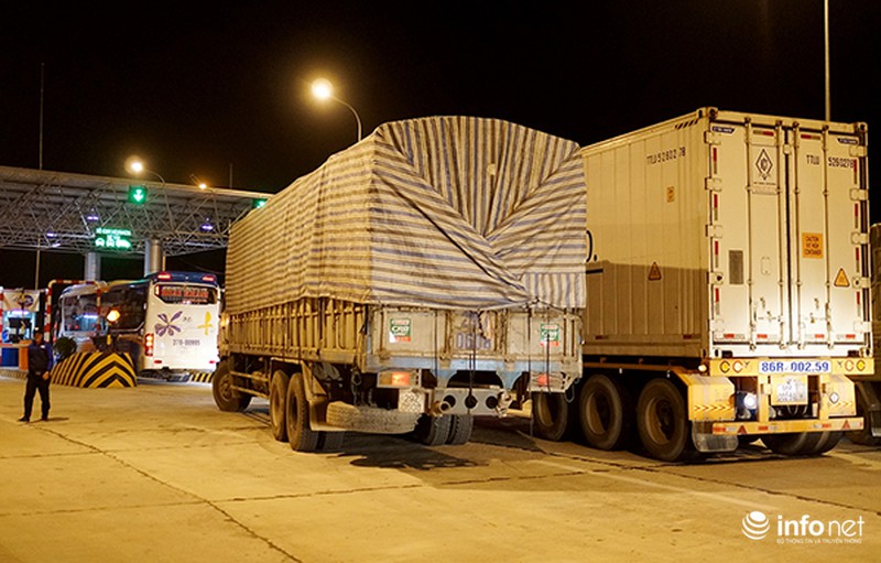 Hiện trường vụ tai nạn thảm khốc trên cao tốc Pháp Vân - Cầu Giẽ - ảnh 11