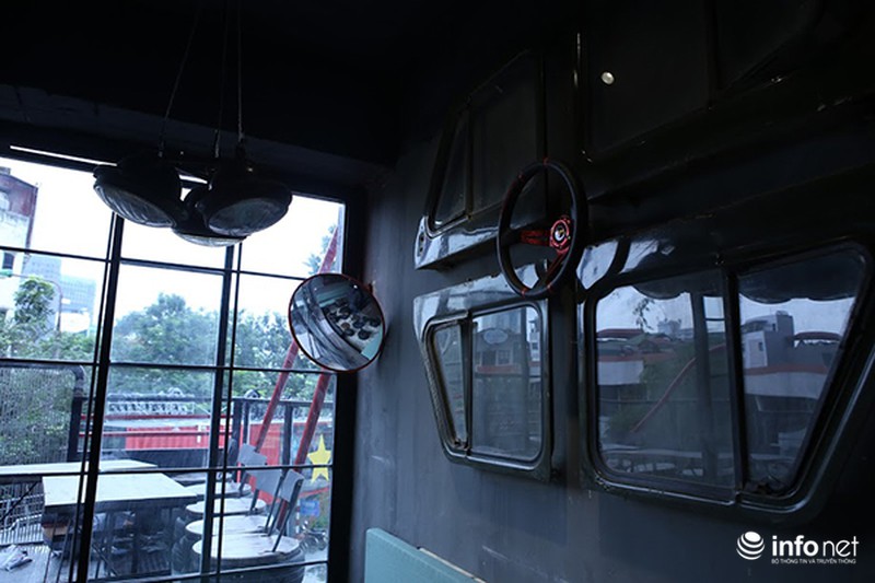 Vào Bar Ô tô vừa khai trương