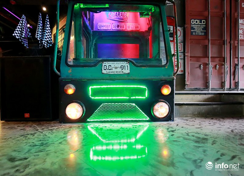 Vào Bar Ô tô vừa khai trương