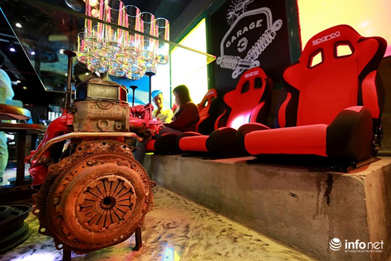 Vào Bar Ô tô vừa khai trương