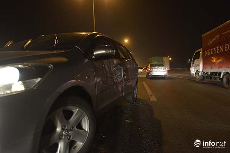 Xe ô tô vượt ẩu gây tai nạn, cầu Thanh Trì ùn tắc kéo dài - ảnh 9