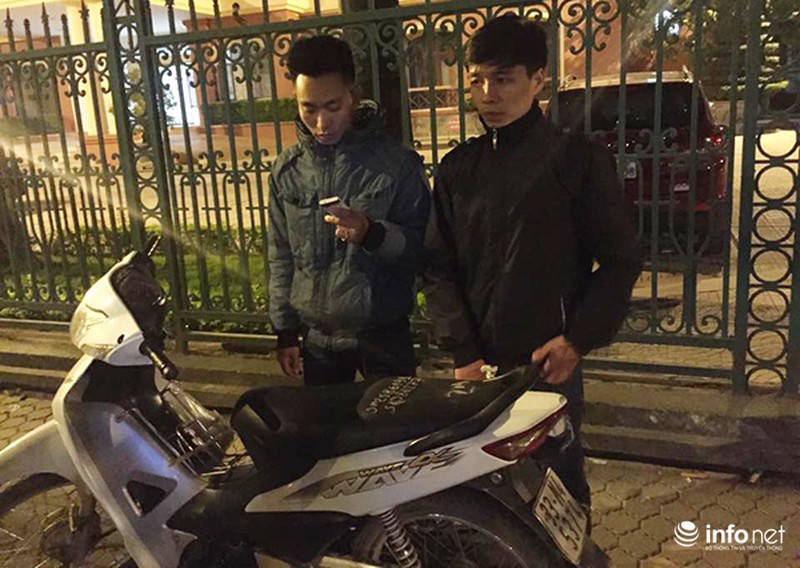 Bị phát hiện đi xe gian do không mở được cốp - ảnh 1