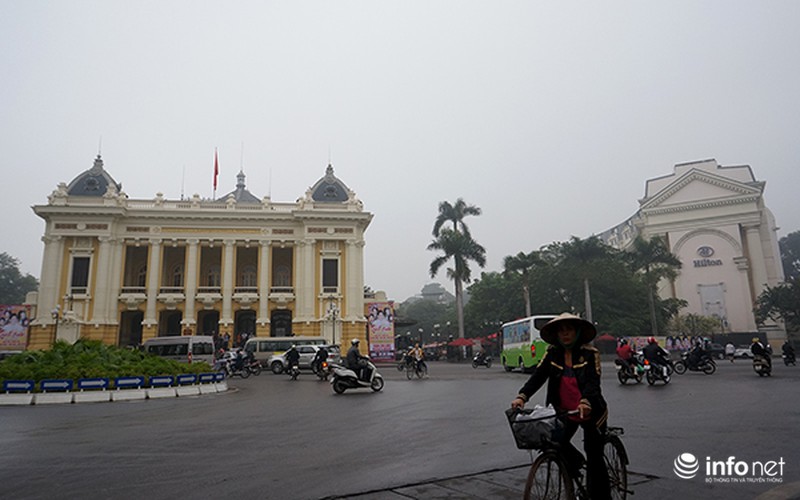 Sương mù dày đặc phủ kín Hà Nội - ảnh 9