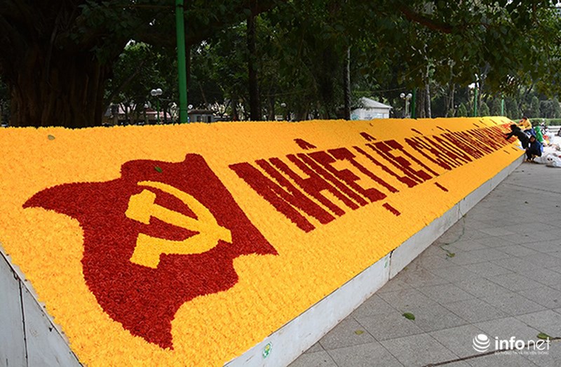 Đường phố trang hoàng chào mừng Đại hội Đảng khoá 12 - ảnh 1