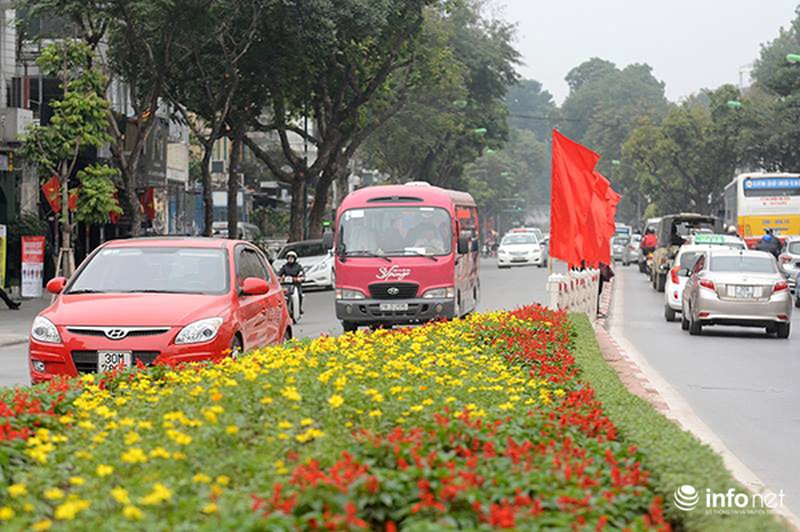 Đường phố trang hoàng chào mừng Đại hội Đảng khoá 12 - ảnh 7