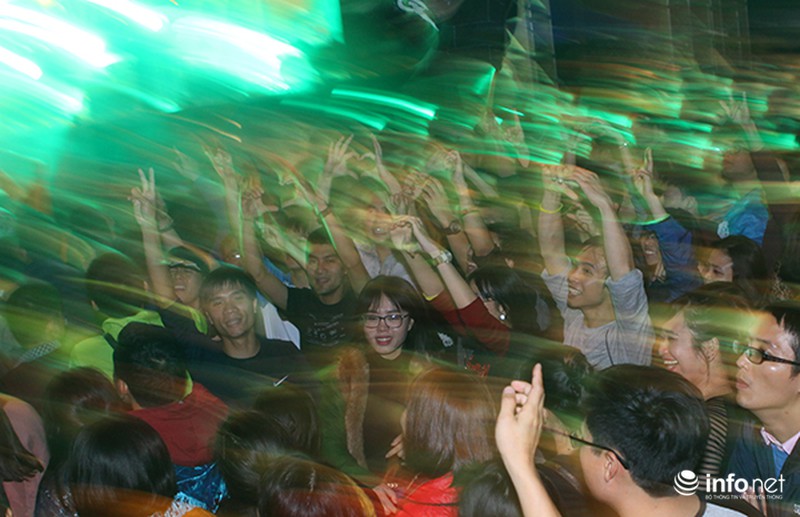 Kẻ khóc, người ngất trong đêm diễn của Trần Lập - ảnh 7