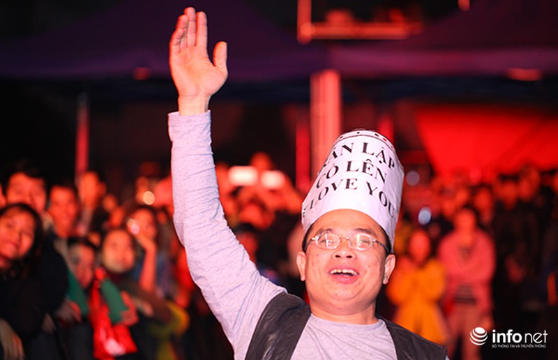 Kẻ khóc, người ngất trong đêm diễn của Trần Lập - ảnh 8