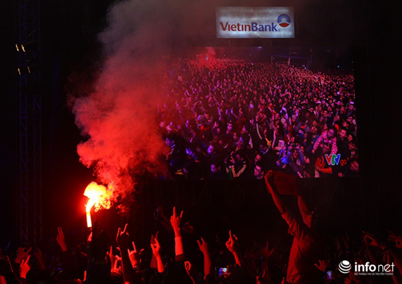 Kẻ khóc, người ngất trong đêm diễn của Trần Lập - ảnh 9