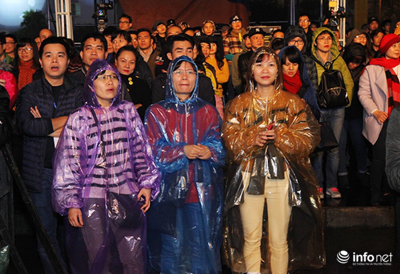 Kẻ khóc, người ngất trong đêm diễn của Trần Lập - ảnh 10