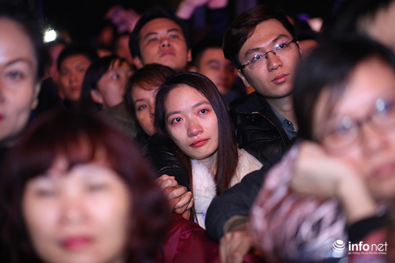 Kẻ khóc, người ngất trong đêm diễn của Trần Lập - ảnh 11