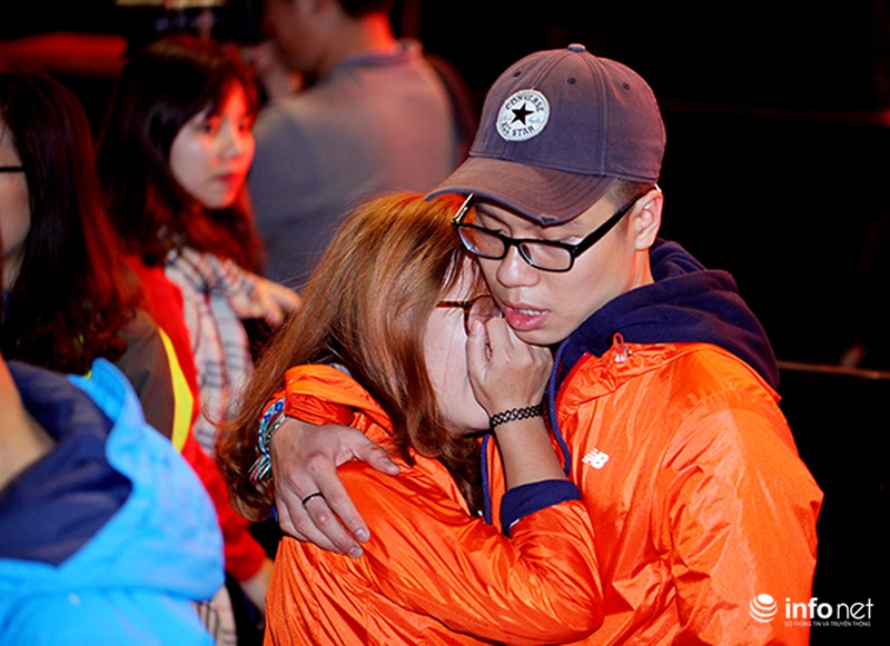 Kẻ khóc, người ngất trong đêm diễn của Trần Lập - ảnh 14