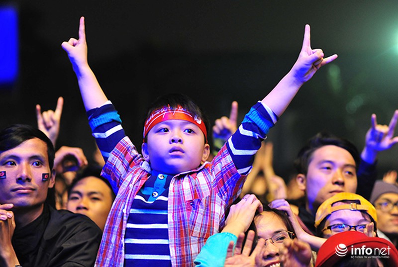 Kẻ khóc, người ngất trong đêm diễn của Trần Lập - ảnh 16