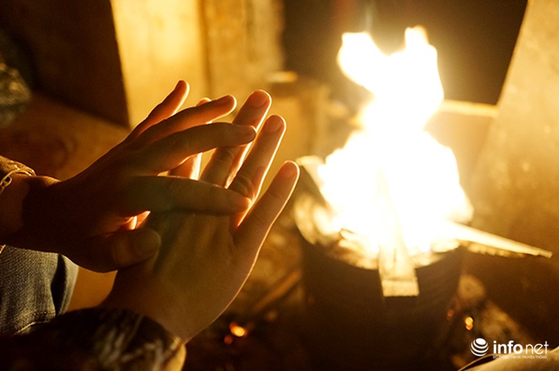 Người Hà Nội quây bạt, đốt lửa chống đợt rét kỷ lục - ảnh 5