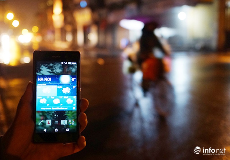 Người Hà Nội quây bạt, đốt lửa chống đợt rét kỷ lục - ảnh 6