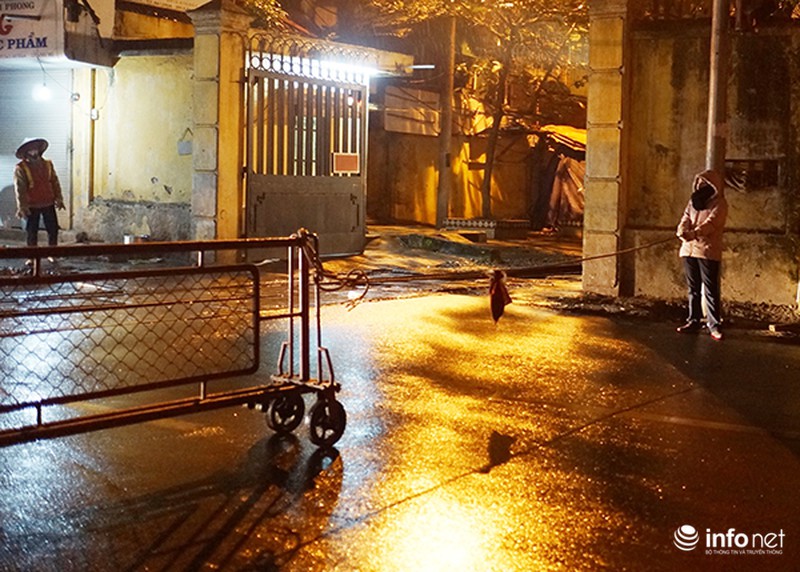 Người Hà Nội quây bạt, đốt lửa chống đợt rét kỷ lục - ảnh 8