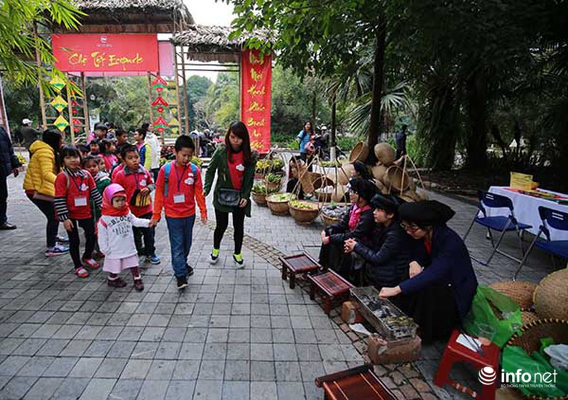 Chợ Tết xưa giữa lòng Hà Nội - ảnh 1