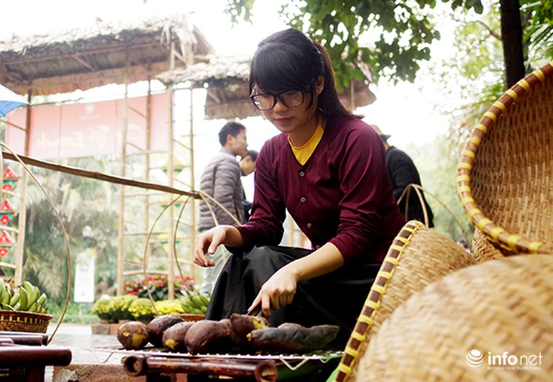 Thiếu nữ Hà Thành đẹp mê hồn trong trang phục truyền thống ngày Tết - ảnh 11