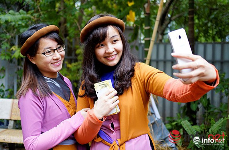 Thiếu nữ Hà Thành đẹp mê hồn trong trang phục truyền thống ngày Tết - ảnh 12