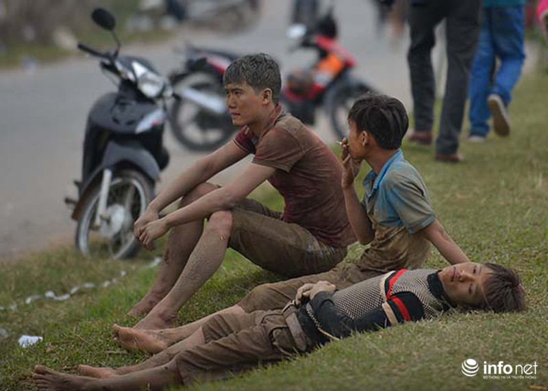 Hàng nghìn thanh niên lao vào đả thương nhau trong lễ hội cướp Phết - ảnh 12